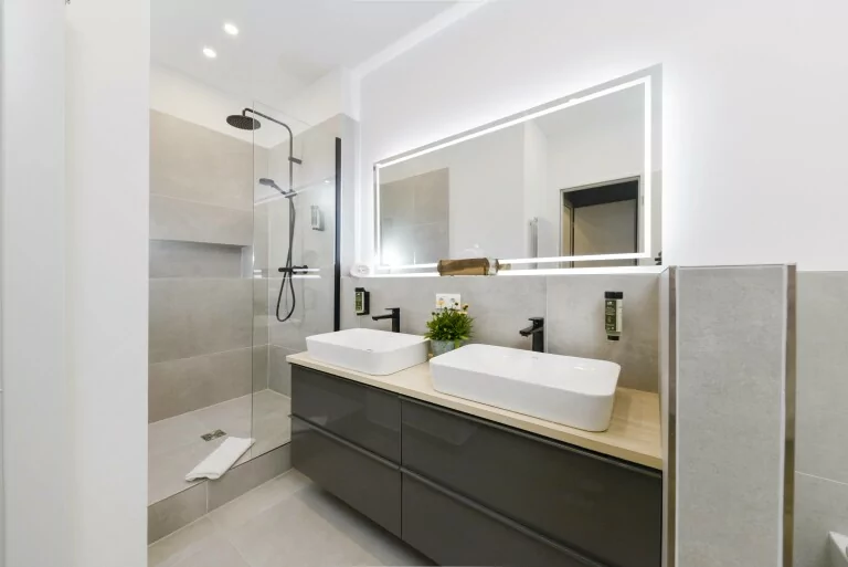 bathrooms in family apartment OTA-Berlin